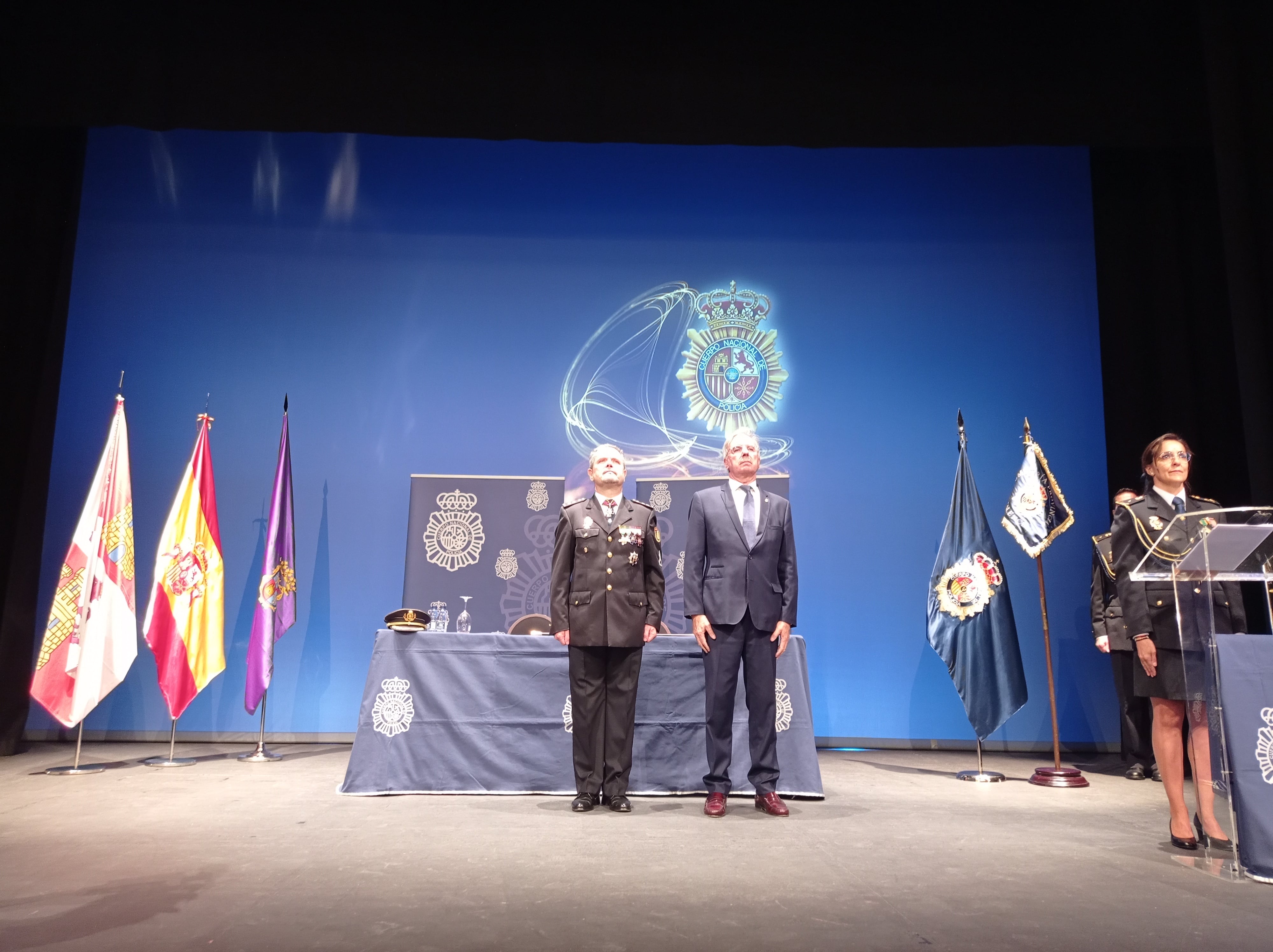 El Comisario Honorio Pérez y el Subdelegado del Gobierno, Ángel Miguel, durante los actos de la Policía Nacional