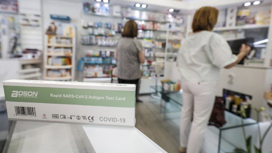 Salud verificará los positivos de farmacia solo para bajas y casos graves