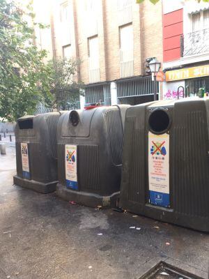 Imagen que presenta los contenedores de la calle Valverde este martes 1 de noviembre