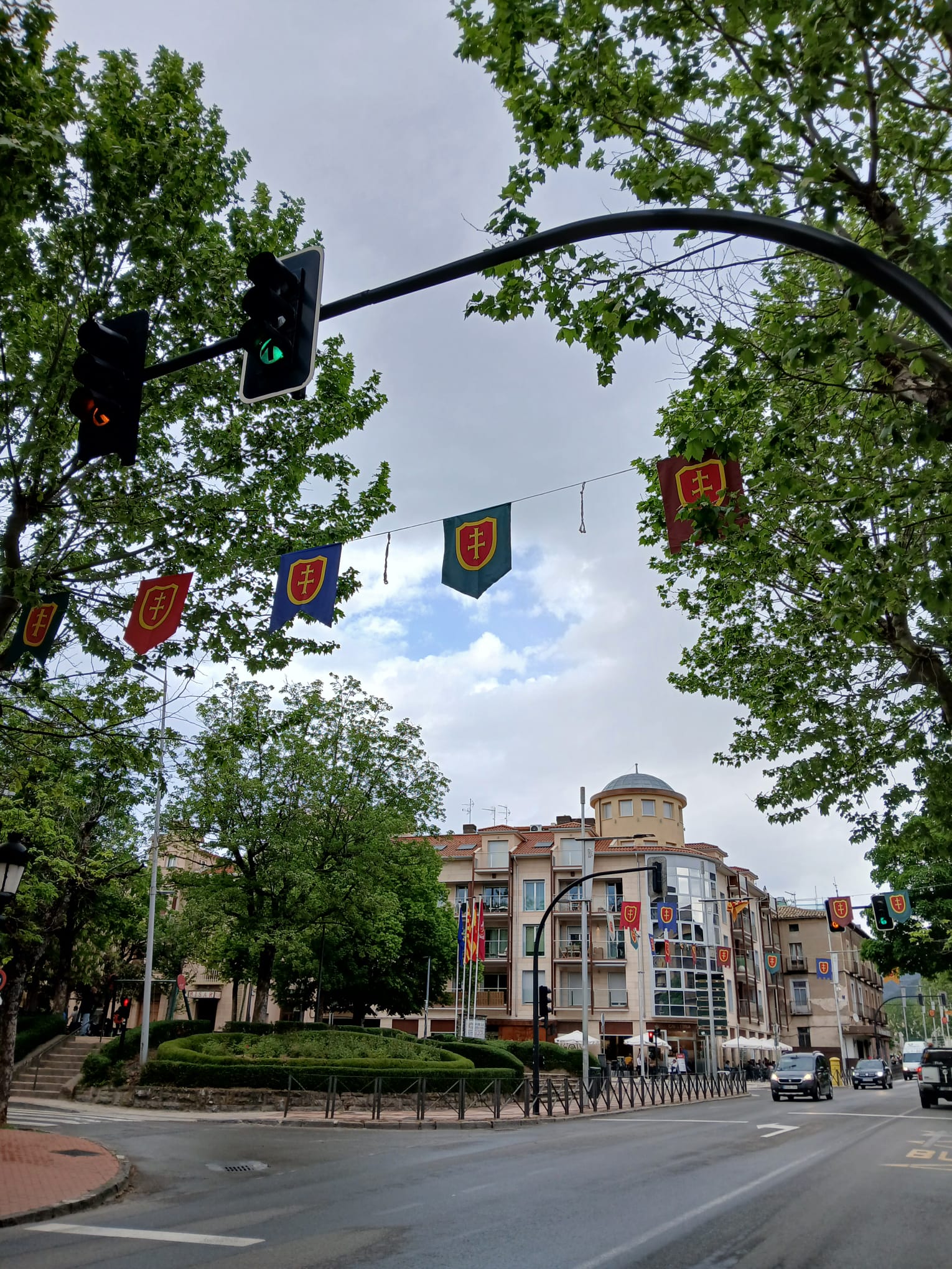 Jaca se engalana para su Primer Viernes de Mayo