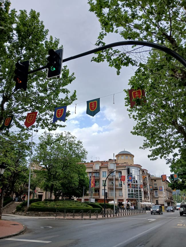 Jaca se engalana para su Primer Viernes de Mayo