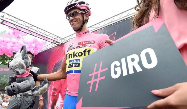 Alberto Contador toma la salida