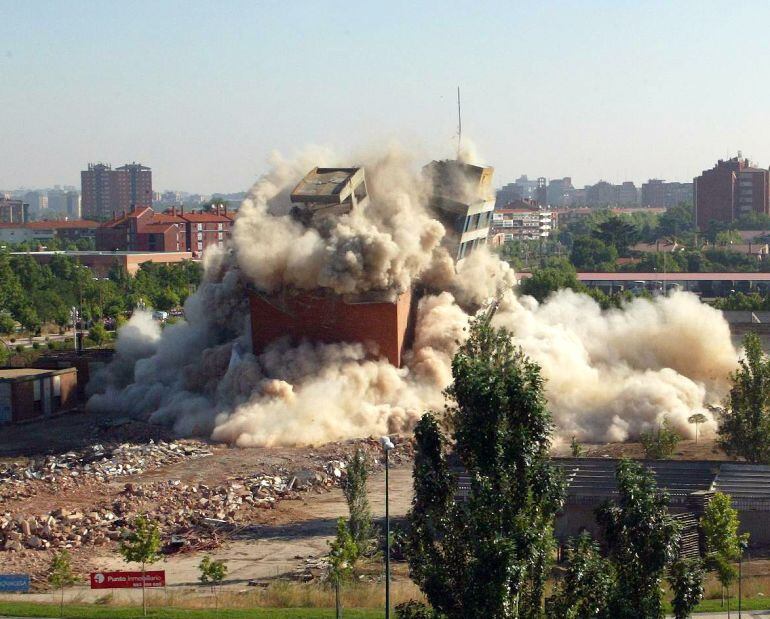 Voladura controlada de la fabrica de Piensos Cia