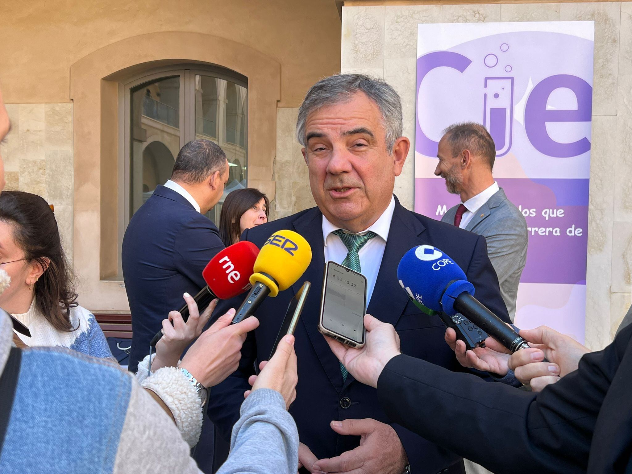 Bea y Claudia descubren su pasión por la ingeniería entre molinos de viento y sueños de Fórmula 1 en la UPCT