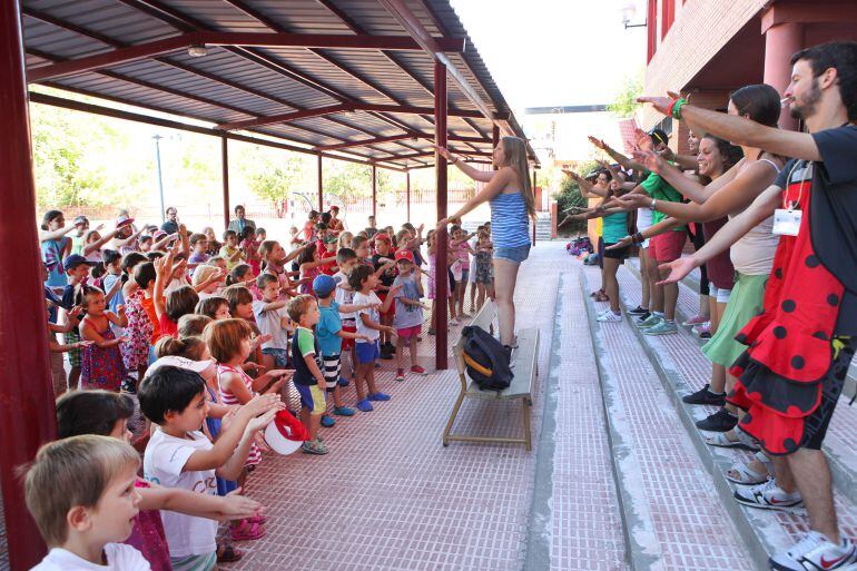 Niños disfrutando de las colonias urbanas de Alcobendas