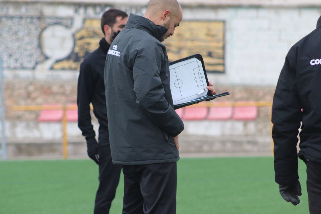 El entrenador Ignacio Alfonso durante un entrenamiento