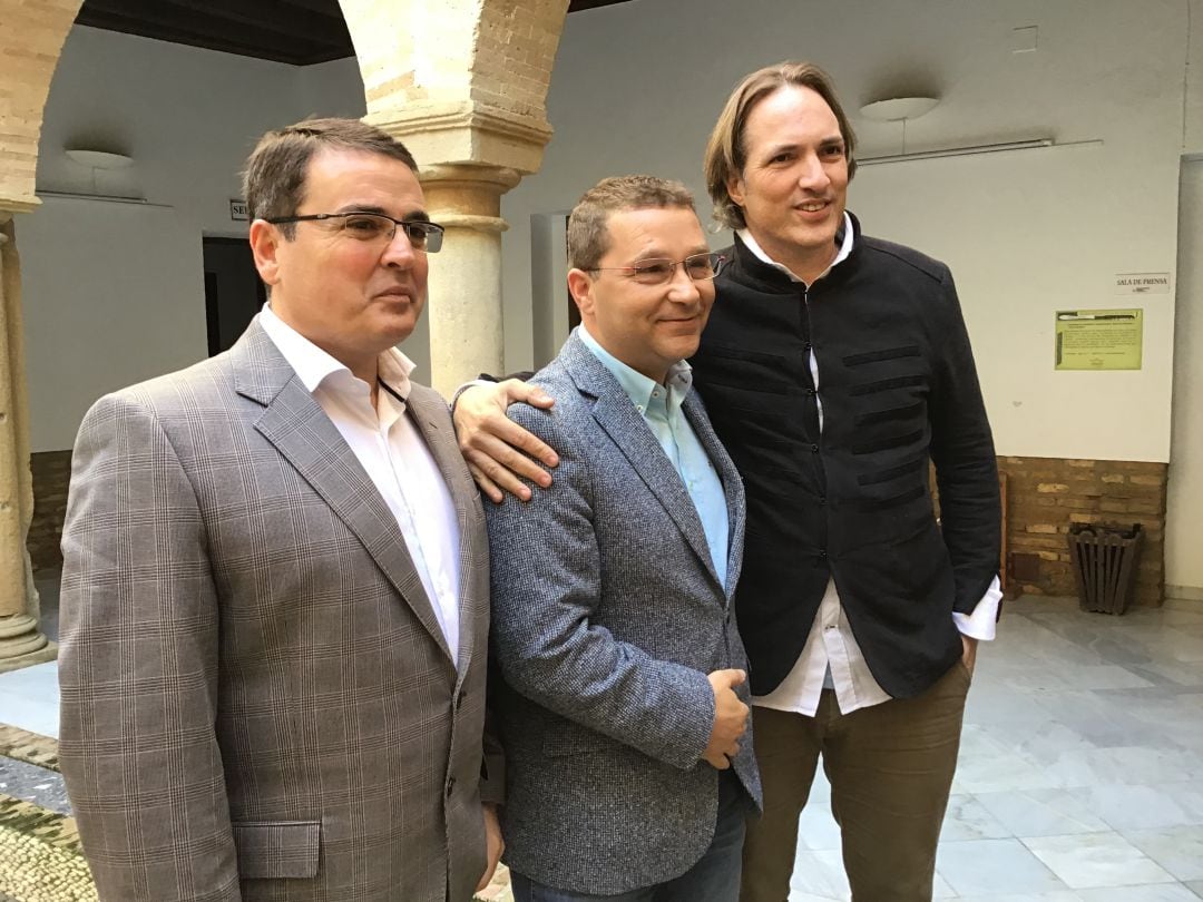 El pregonero, Ismael Beiro junto al concejal de Festejos, Pedro Luis Rodríguez y el alcalde, Francisco Huertas 
