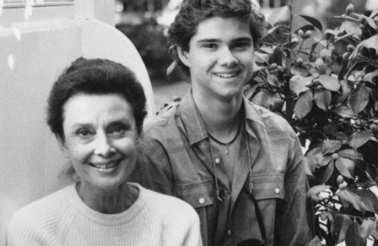 Audrey Hepburn y su hijo Luca Dotti en Los Ángeles en 1985.