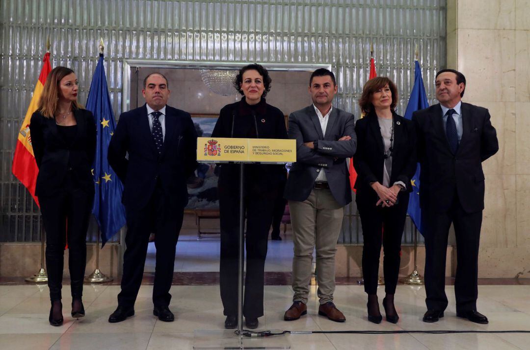  La ministra de Trabajo, Migraciones y Seguridad Social, Magdalena Valerio, durante la rueda de prensa que ha ofrecido hoy con los responsables de las organizaciones de autónomos para presentar el acuerdo alcanzado 