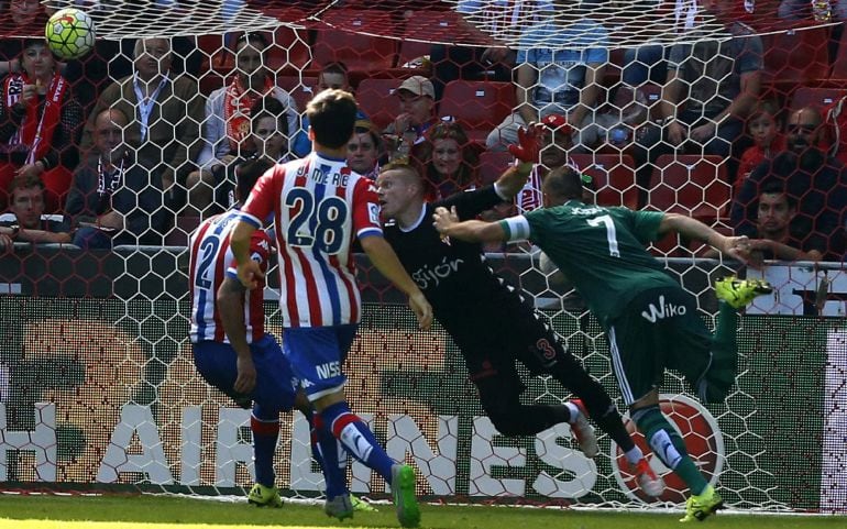 Joaquín bate a Alberto García en El Molinón.