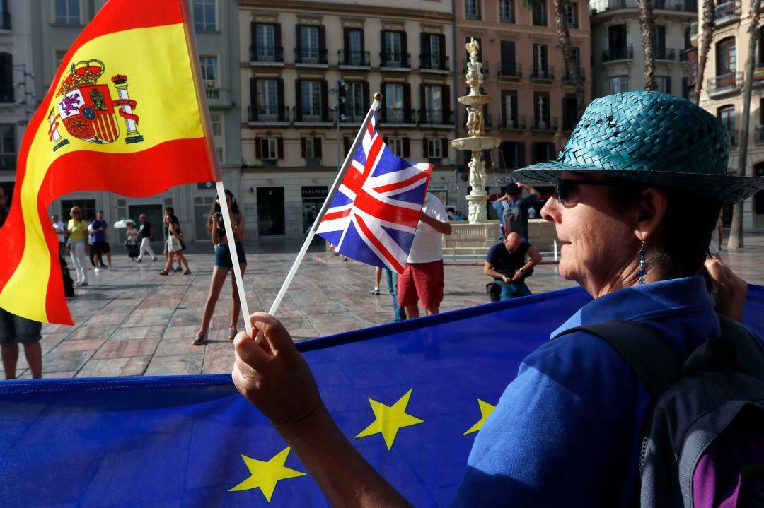 Jubilados británicos preocupados por sus pensiones. Plaza de la Constitución de Málaga. Diciembre 2019