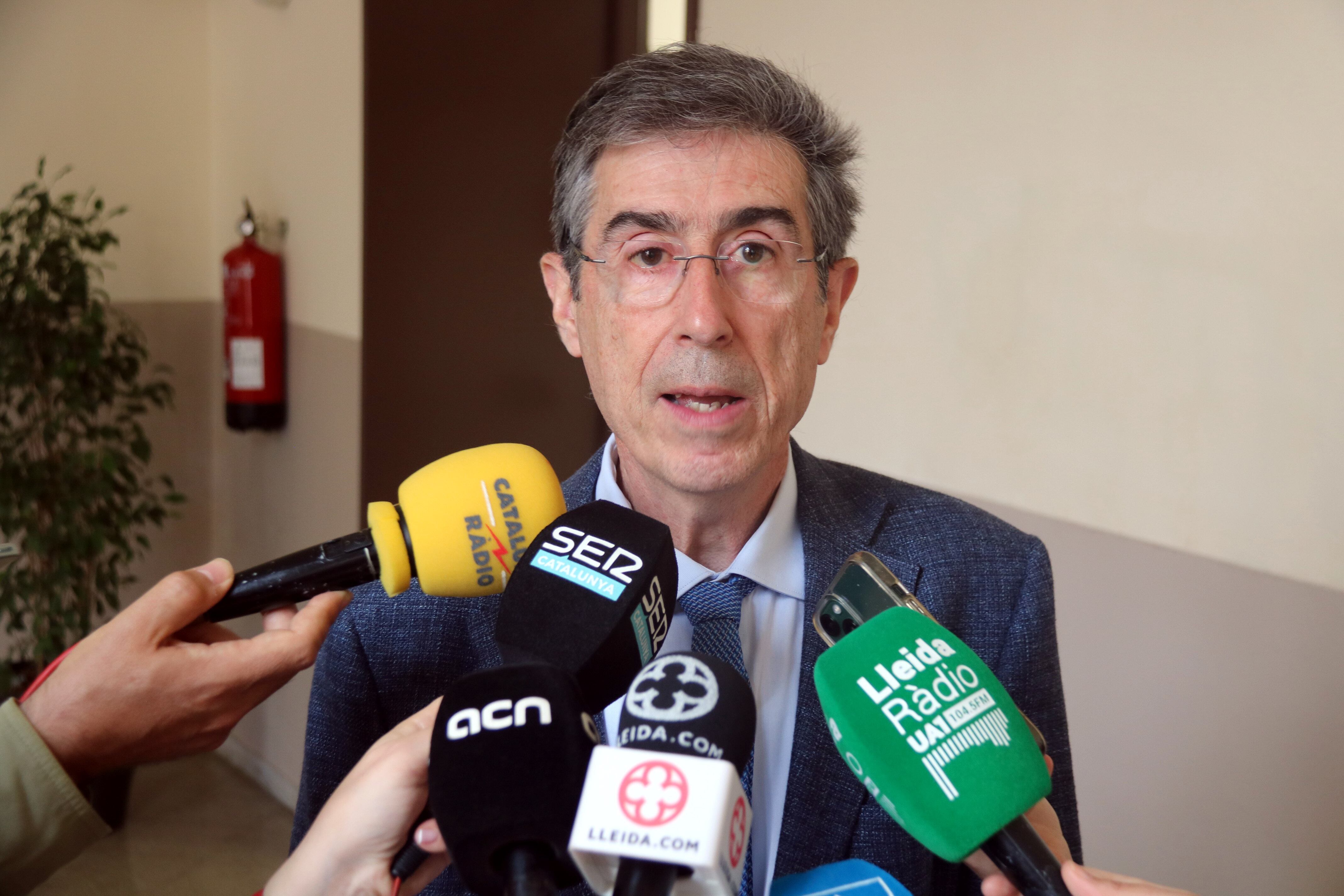 Jaume Puy ha explicat als mitjans les claus del proper mandat com a rector de la UdL moments abans de l'acte de presa de possessió. Foto: ACN.