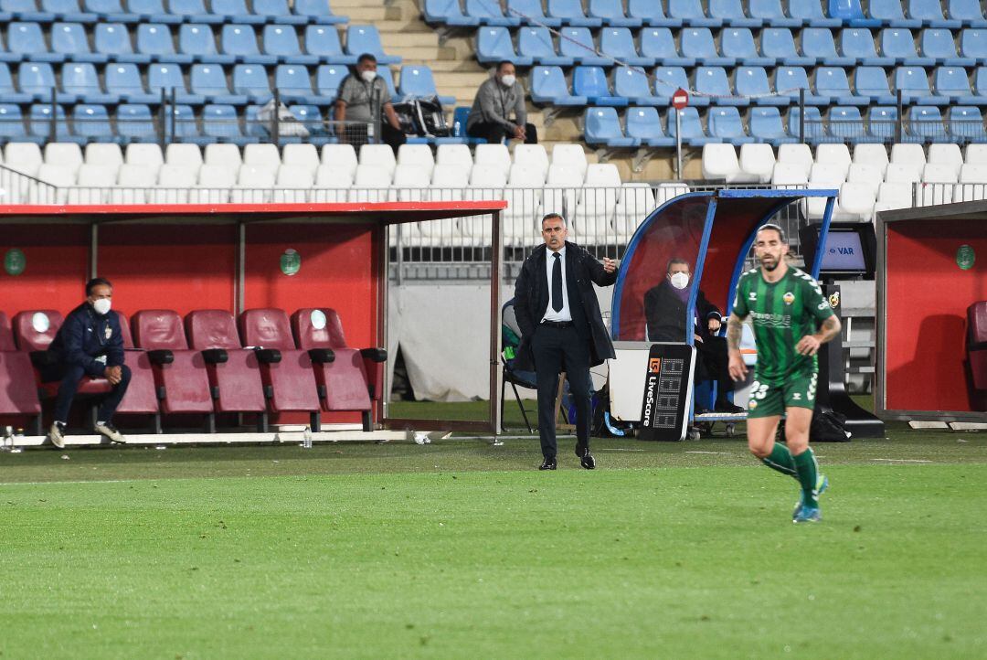 José Gomes viviendo el partido frente al Castellón.