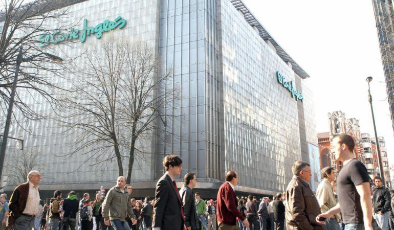 Edificio de El Corte Inglés en la Gran Vía bilbaína.