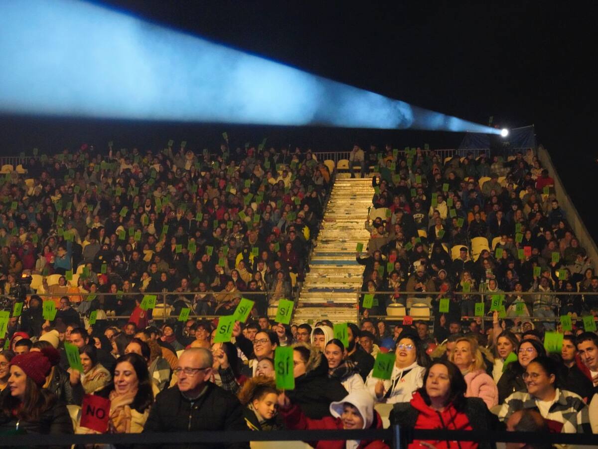 Padilla exige explicaciones a Ástrid Pérez tras el suceso de las gradas en el Carnaval de Arrecife