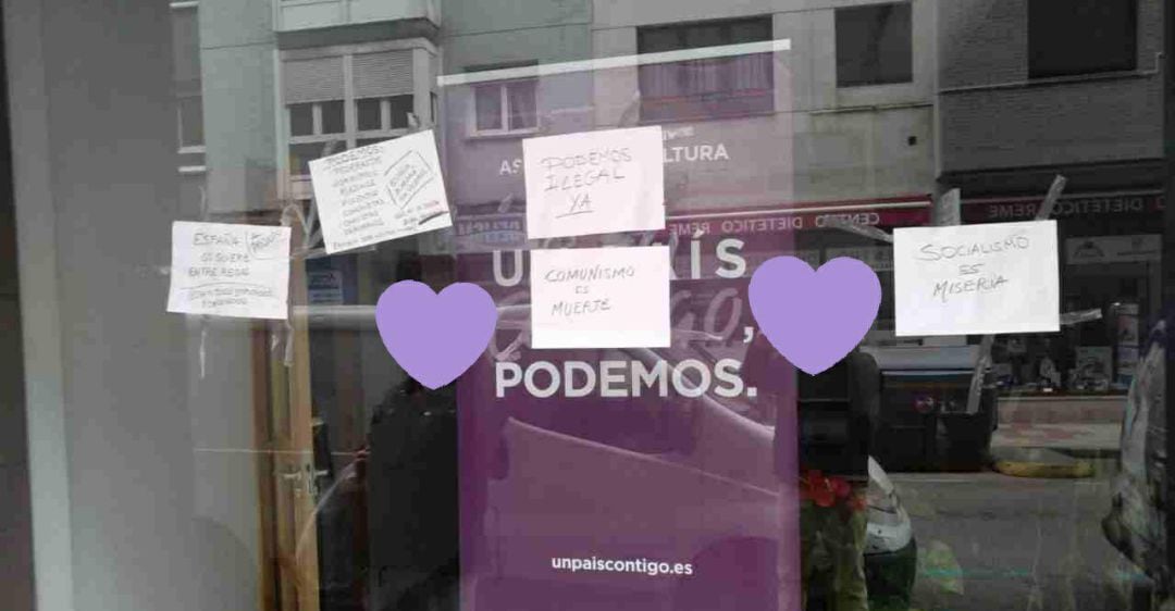 Estado en el que ha aparecido la sede de la formación morada en Gijón. 