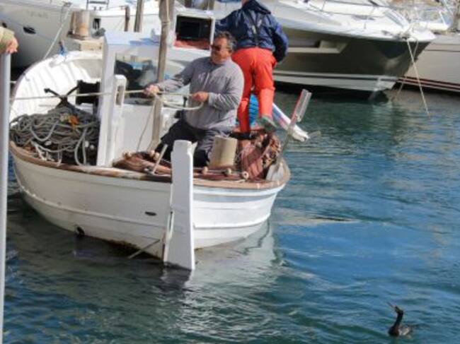 Una imagen de la llegada al puerto de un pescador en la feria del año pasado