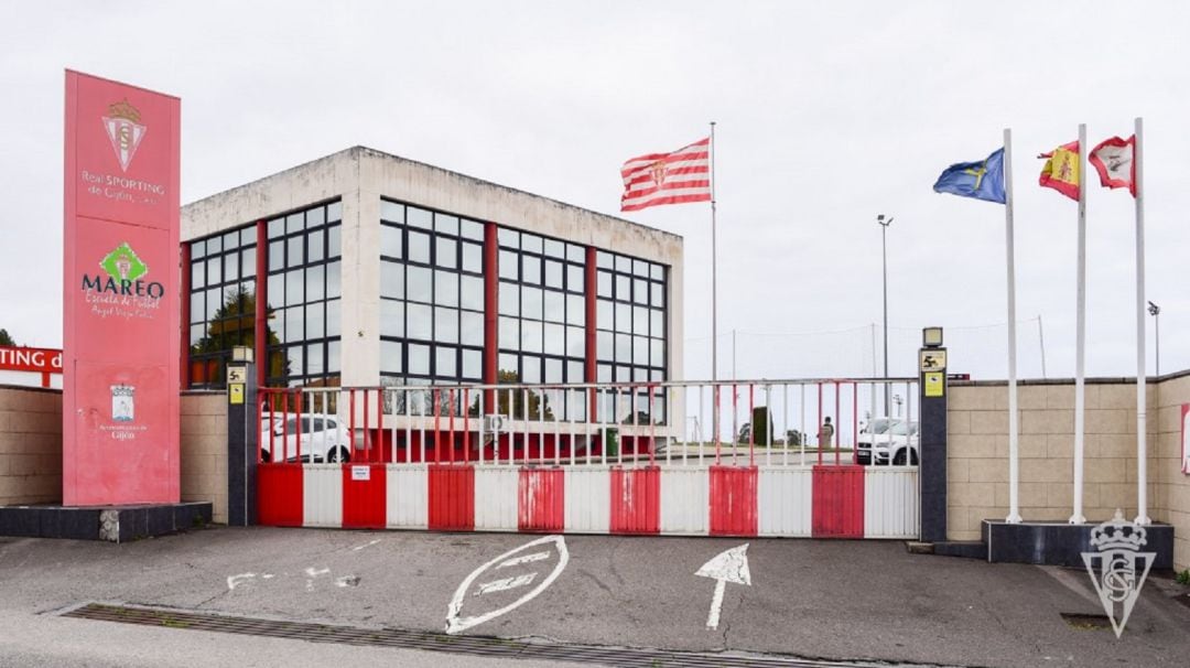 Entrada a la Escuela de Fútbol de Mareo cerrada.