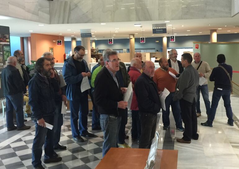 Extrabajadores de Naval Gijón presentan alegaciones al Plan General de Ordenación Urbana 