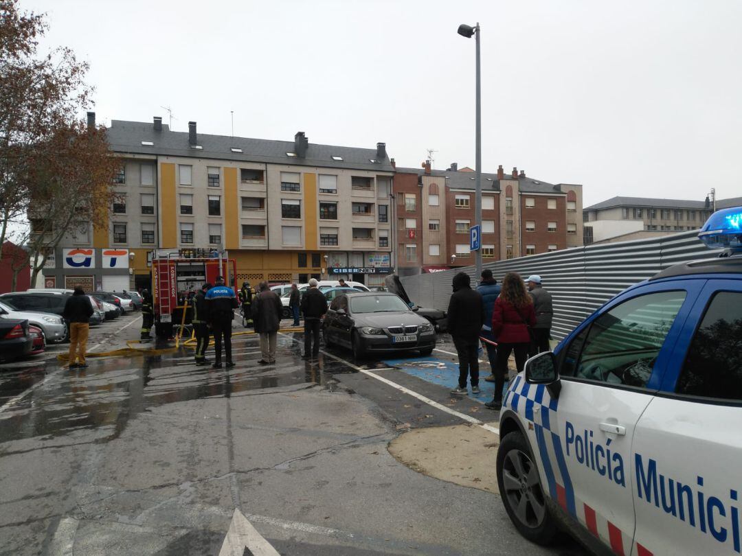 El vehículo estaba estacionado el párking público