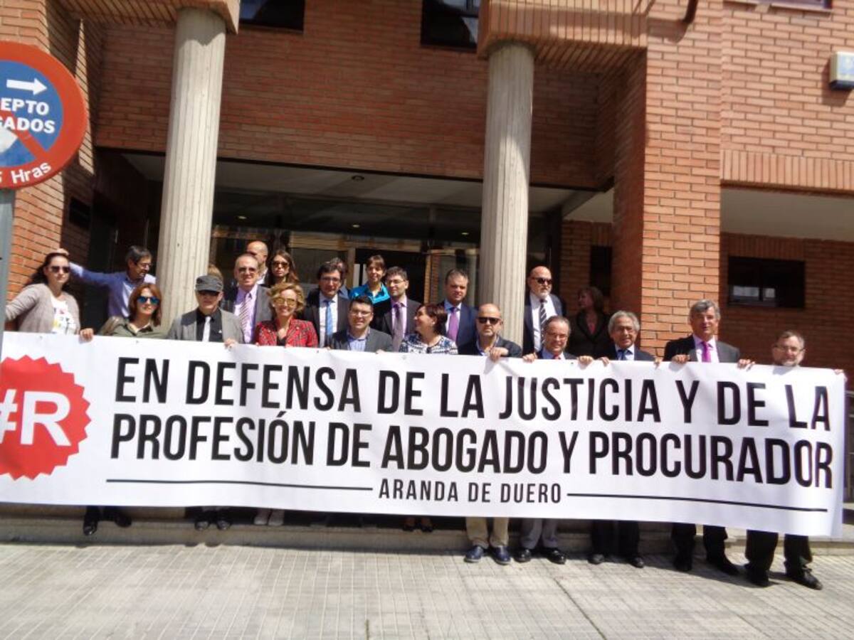 Abogados y procuradores exigen más medios al Ministerio de Justicia
