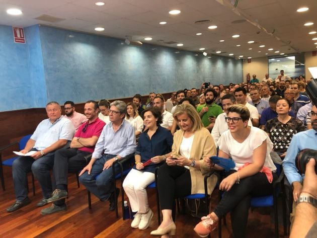 Soraya Sáez de Santamaría mantiene un encuentro con afiliados en la sede del PP en Murcia