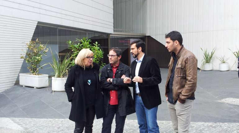 Concejales del PSOE de Granada ante el Centro García Lorca de la Plaza de la Romanilla