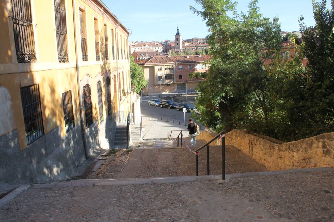 El remonte se instalaría en las escaleras que unen el barrio de San Millán con el paseo del Salón