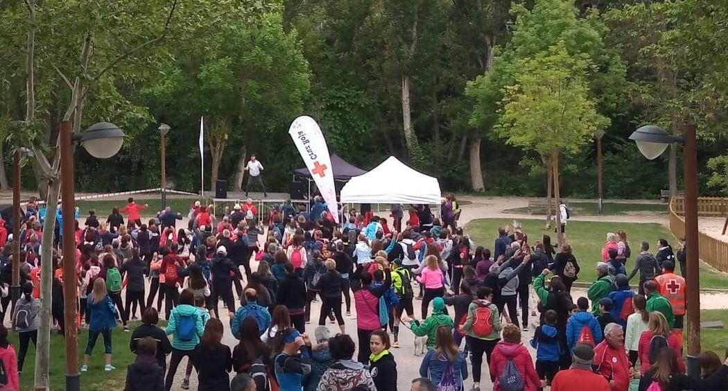 Centenares de personas participaron durante la mañana de este domingo en la Marcha Solidaria de Cruz Roja