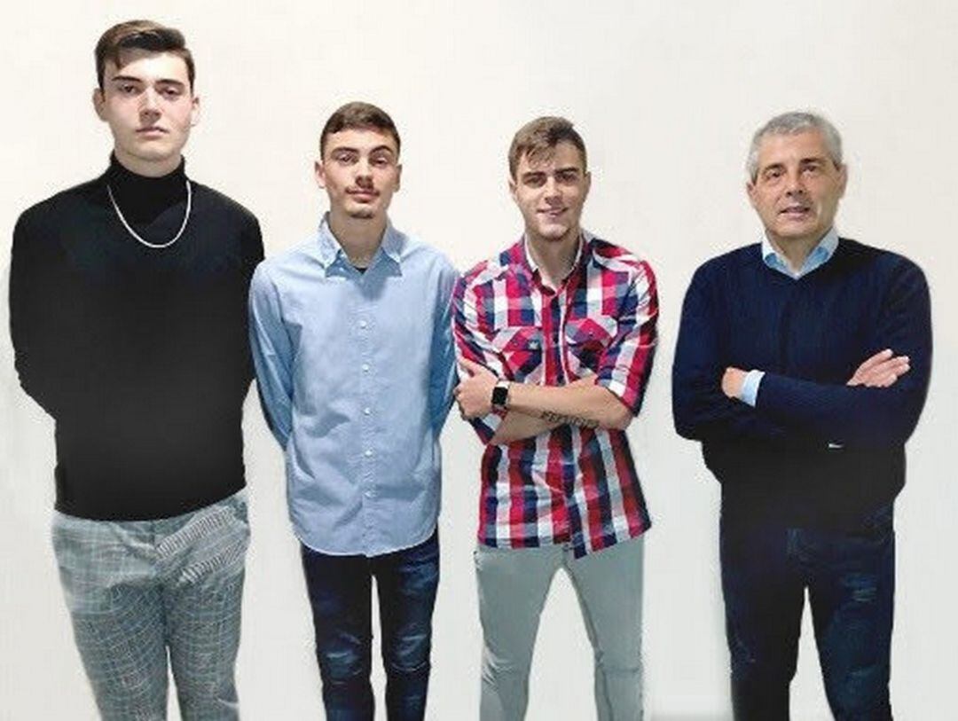 Alumnos y profesor del IES Tirant lo Blanc de Gandia