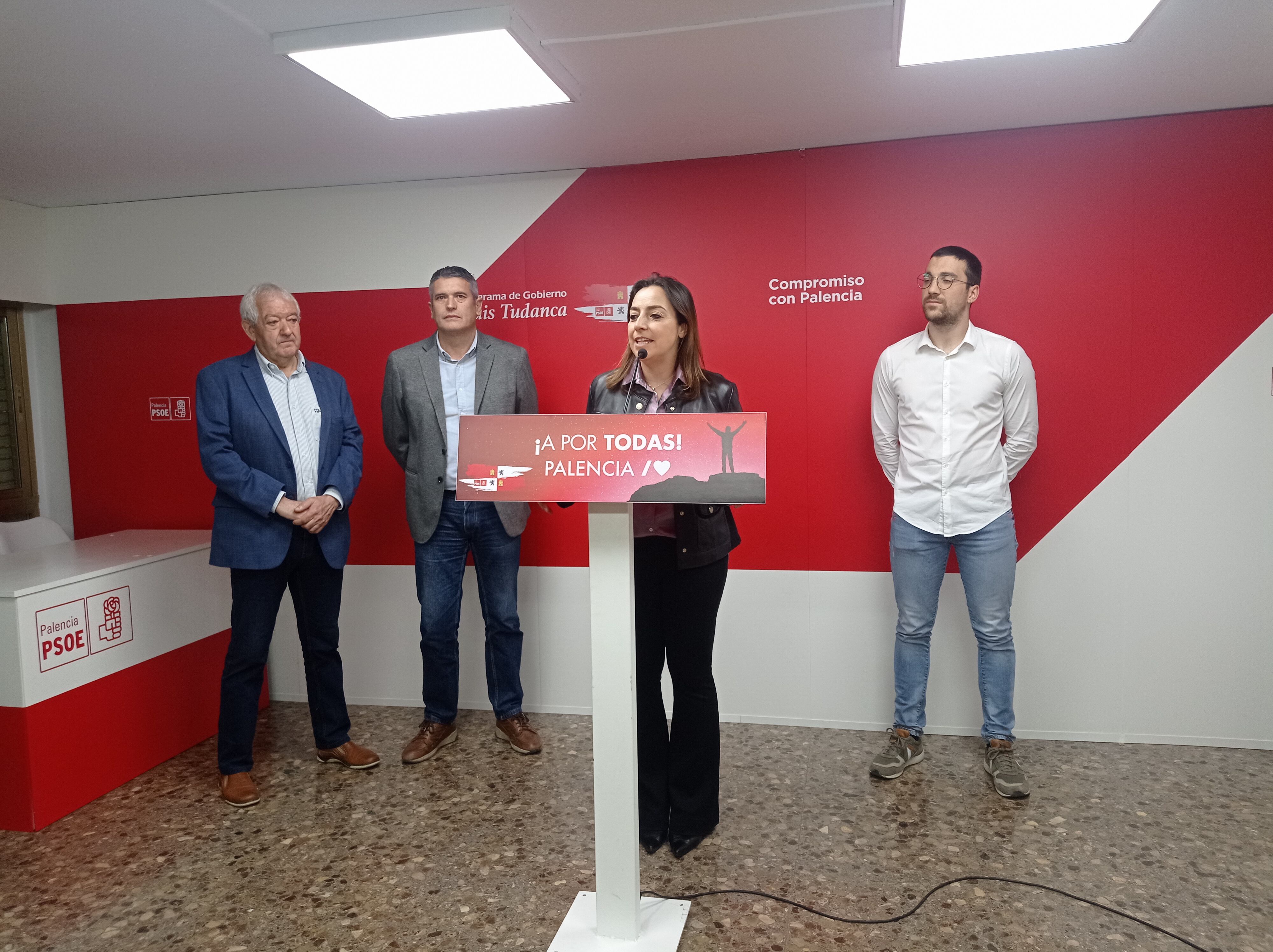 Amador Aparicio, Mariano Martínez, Miriam Andrés y Mario Paniagua en la presentación de candidatos del PSOE a las próximas elecciones municipales