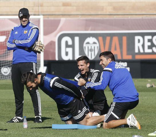 06-11-14 ENTRENAMIENTO DEL VALENCIA CF - NEGREDO - PIATI 