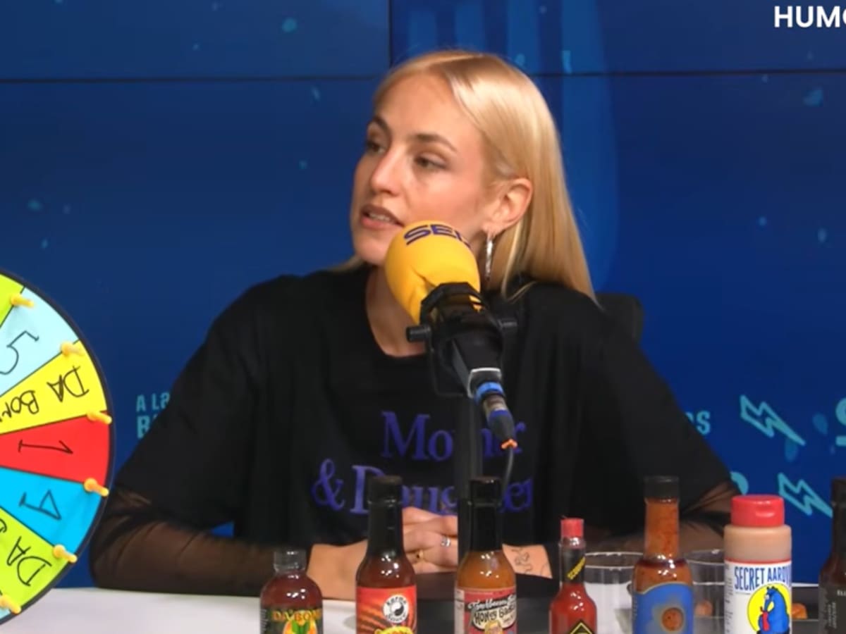 "Lo que le han hecho a Leire ha sido raro": María Escarmiento se moja en el conflicto que divide a los fans de 'La Oreja'