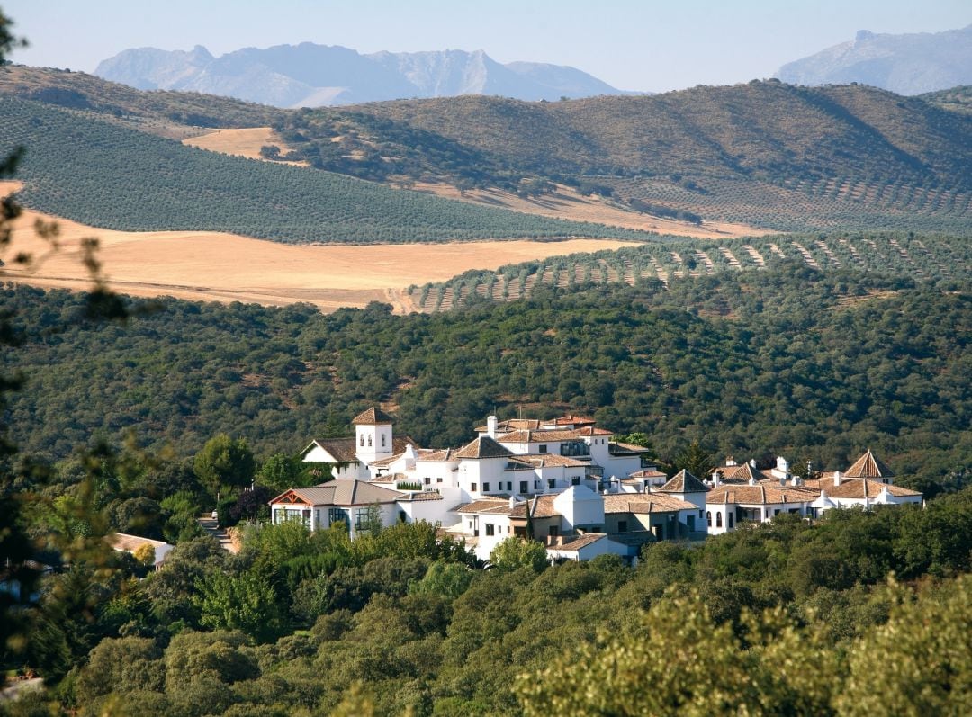 El hotel de 5 estrellas rodeado por hectáreas de olivos en una finca de la Sierra de Loja (Granada)