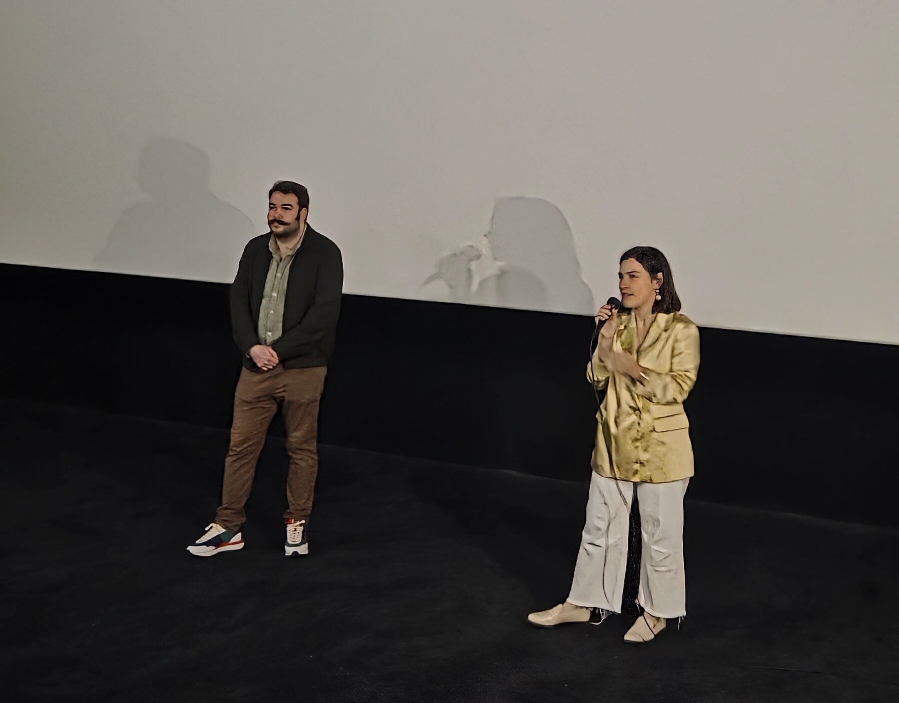 Arnau Cortés y Laura Botta, durante el pase privado de 'Les primeres' que tuvo lugar recientemente