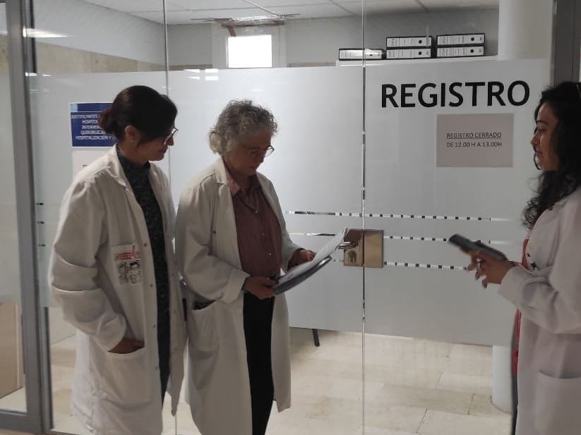 CCOO entrega 200 firmas recogidas en Palencia para desbloquear el decreto de sábados