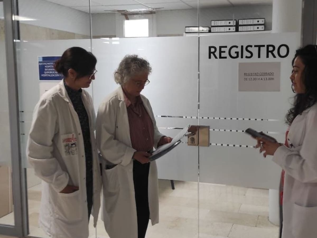 CCOO presiona a Sacyl con la entrega de 200 firmas en Palencia para desbloquear el decreto de sábados