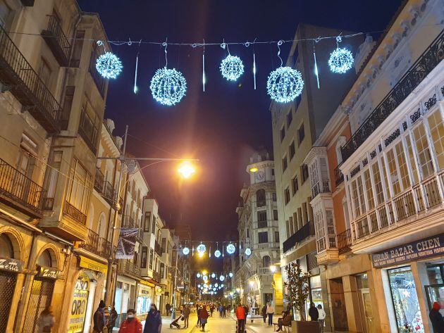 La Calle Mayor estrena elementos luminosos en tres dimensiones que sustituyen a los tradicionales arcos