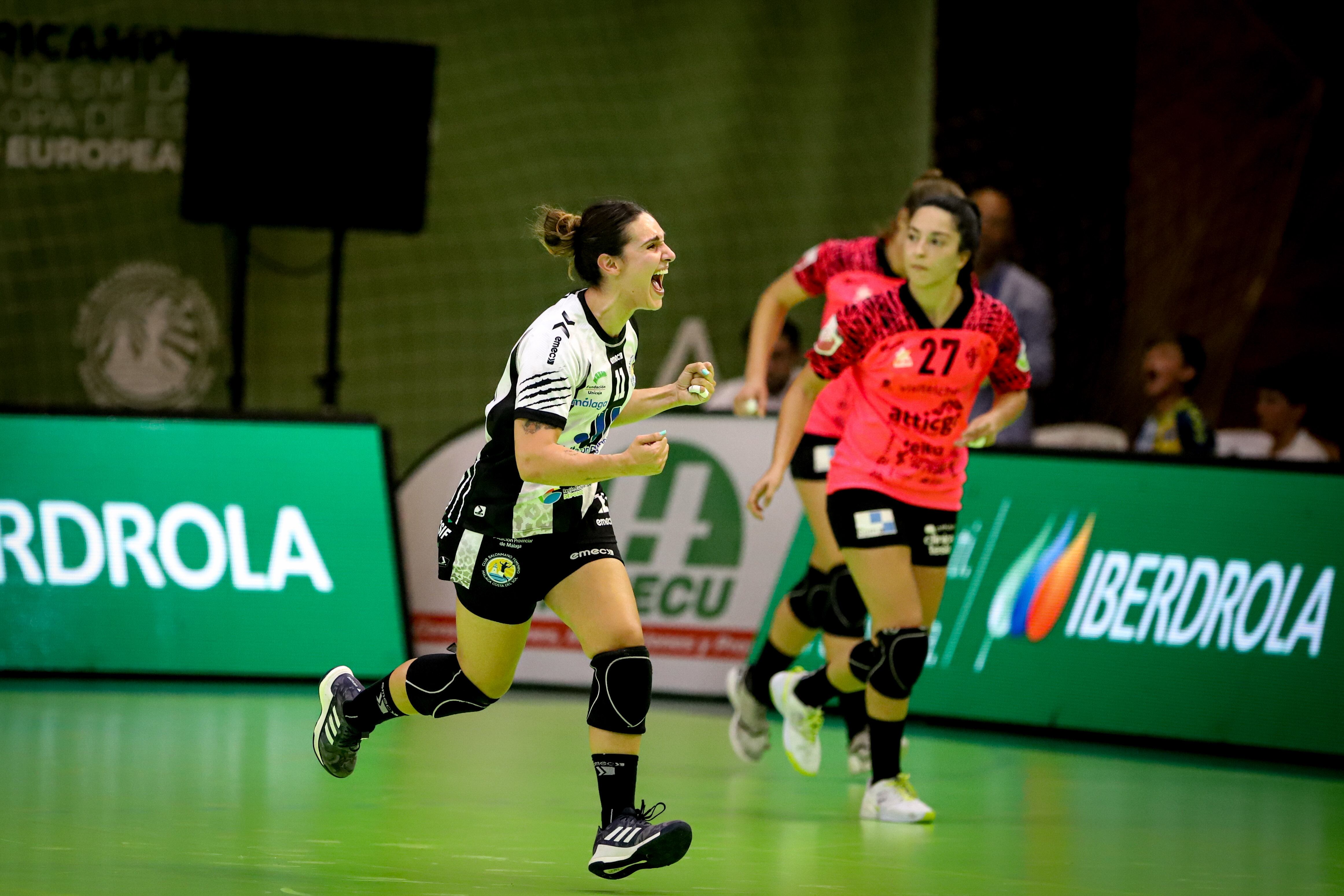 La extremo valenciana Sara Bravo, seguirá una temporada más en el Costa del Sol