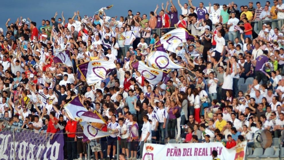 Los seguidores blancos están muy animados  con su equipo tras alcanzar el liderato