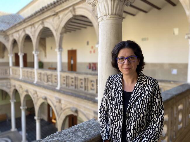 La directora de la Fundación Francisco Brines, Àngels Gregori en la sede de Antonio Machado