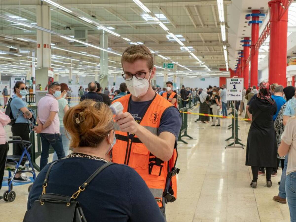 El punto de vacunación del Centro Comercial La Rambla amplía hasta las 16.500 las vacunaciones semanales