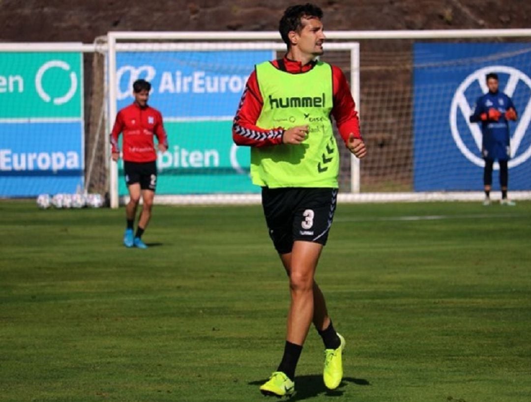 El zaguero anotó su primer tanto ante el Albacete