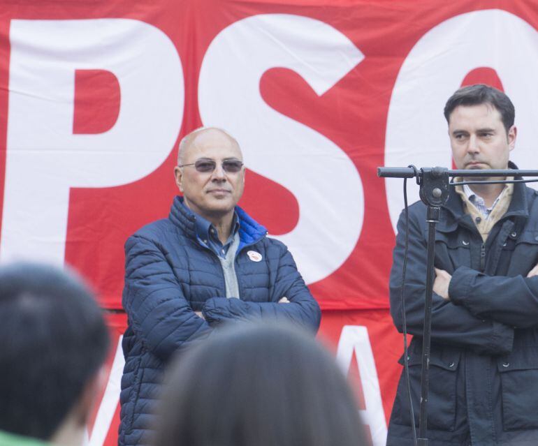 Ángel Olivares (izquierda), durante la Fiesta de la Rosa de 2015