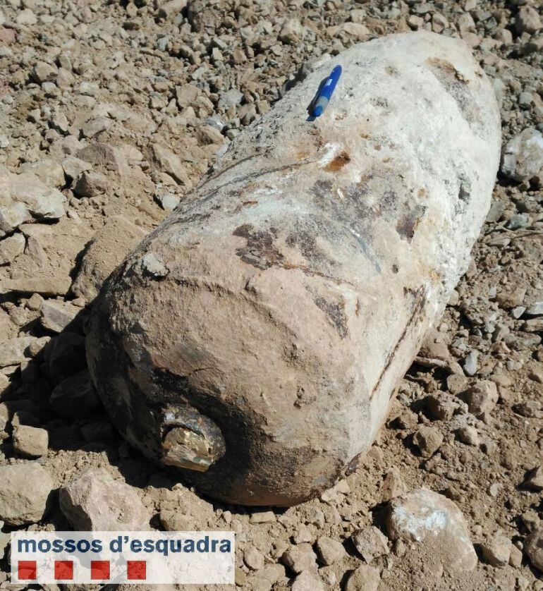 L'artefacte explosiu media 50 cm. de llarg i 20 de diàmetre.