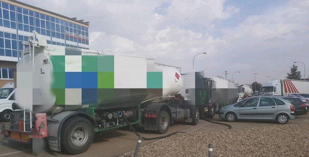 Camión cisterna averiado en el Polígono San Cristóbal