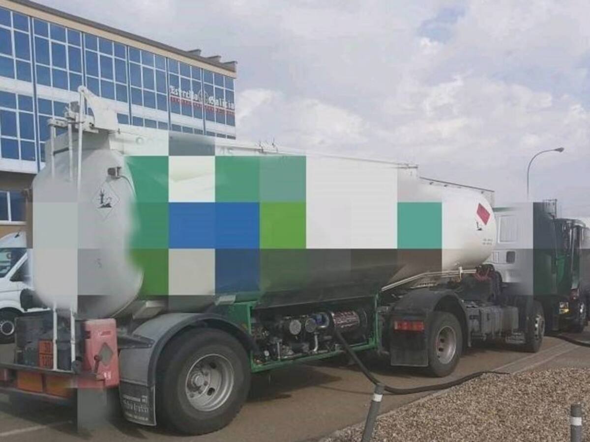 La avería de un camión con 30.000 litros de gasoil obliga a acotar la zona en polígono San Cristóbal