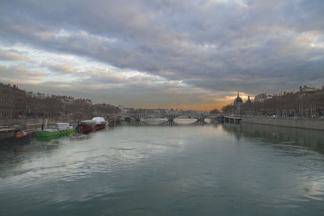 El río Ródano a su paso por Lyon, desde el puente Lafayette