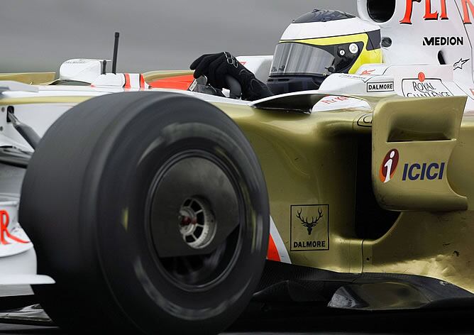 Pedro Martínez De la Rosa estrenó en Montmeló su nuevo coche, el Force India