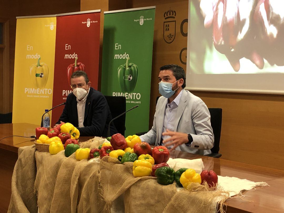 La Consejería de Agua y Agricultura lanza una campaña para promocionar el consumo del pimiento 